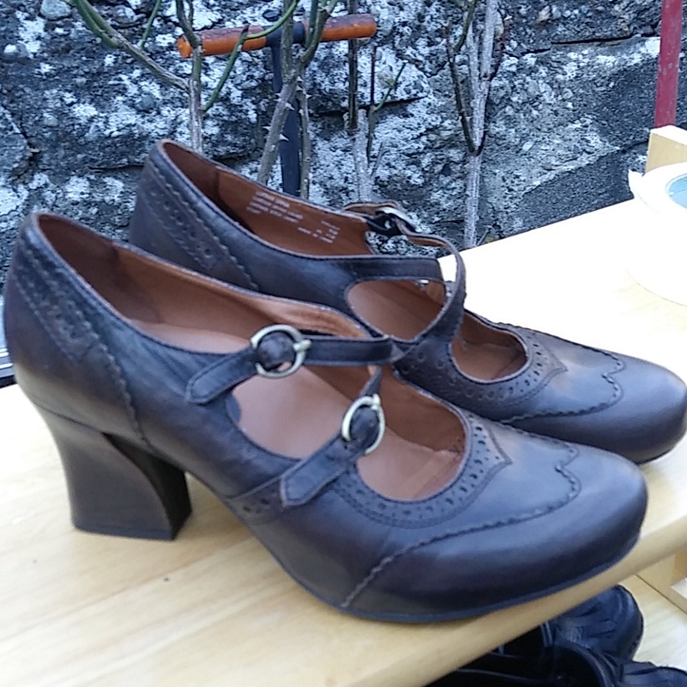 Earthies cross strap mary janes walnut color